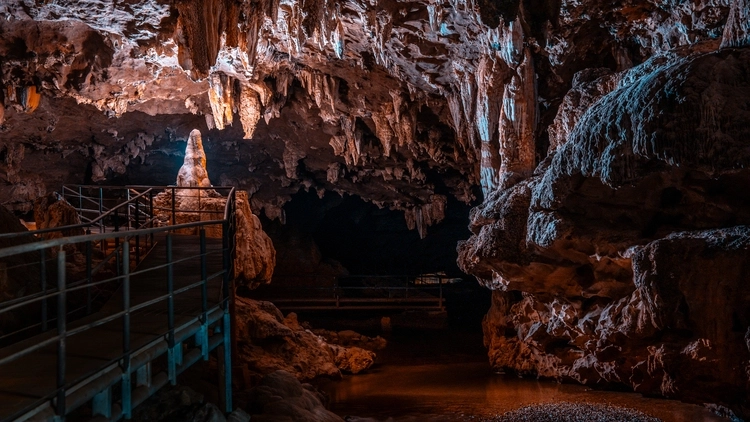 Gruta do Bacaetava