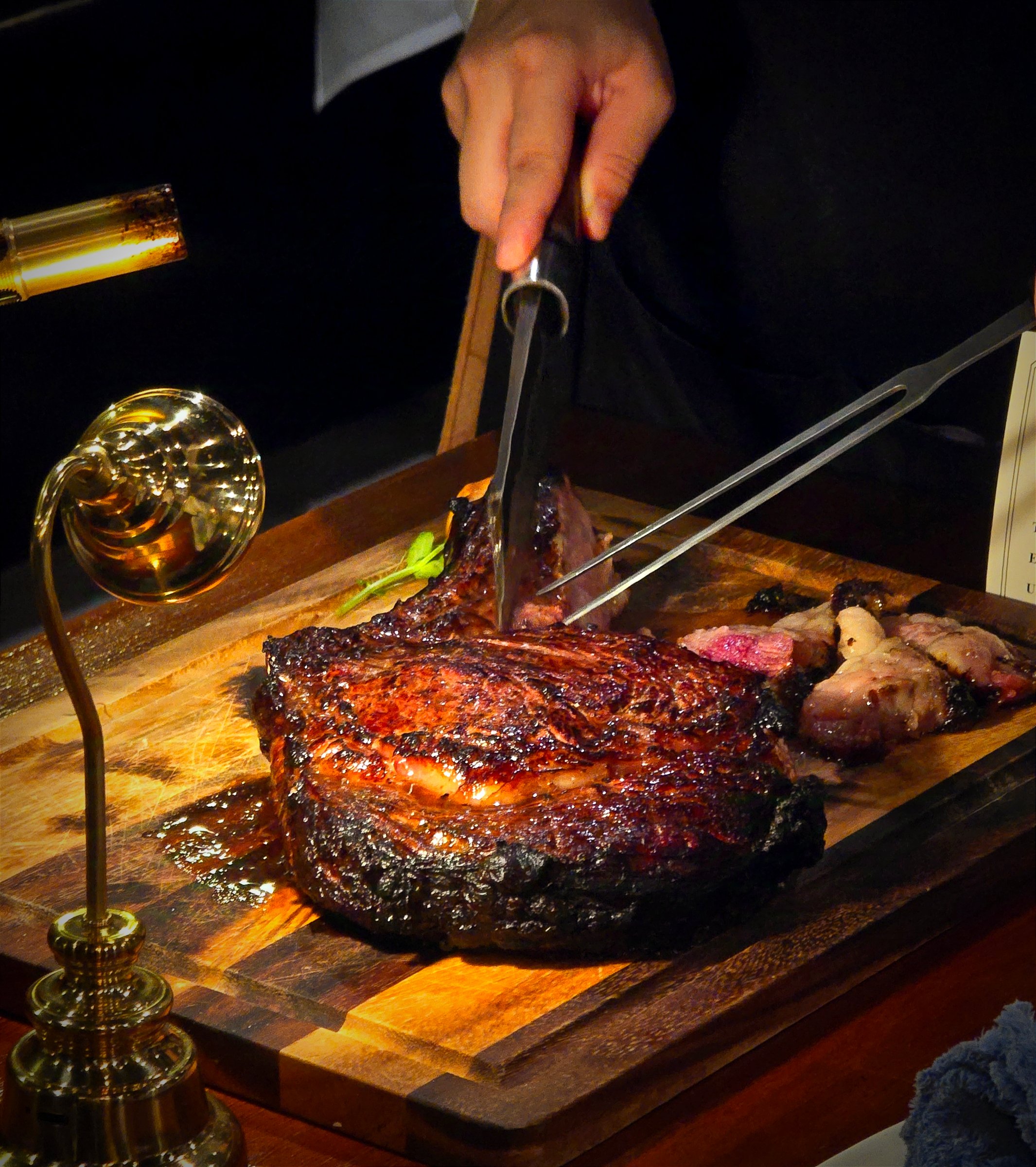 Tomahawk Cont. Steakhouse