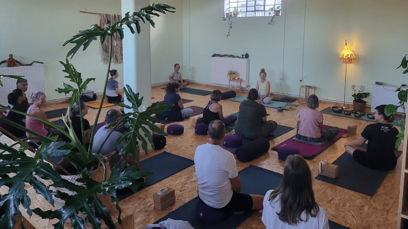 Holon Yoga