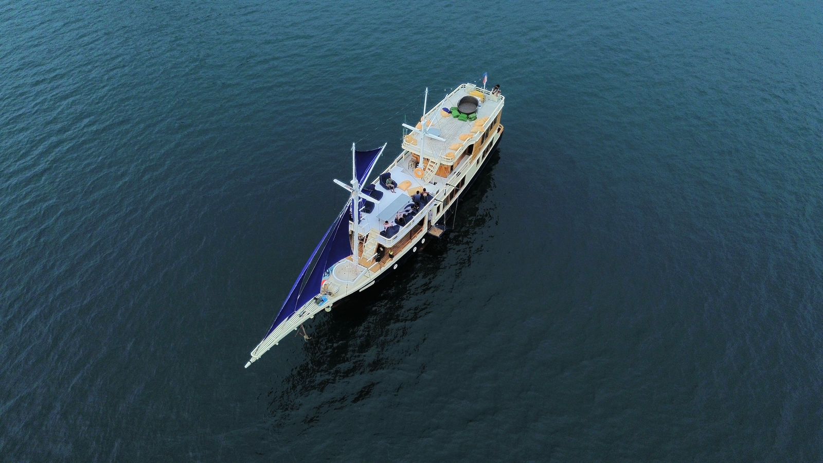 EXPLORE KOMODO ISLAND