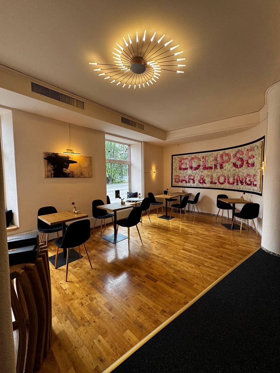 Eclipse Bar & Lounge