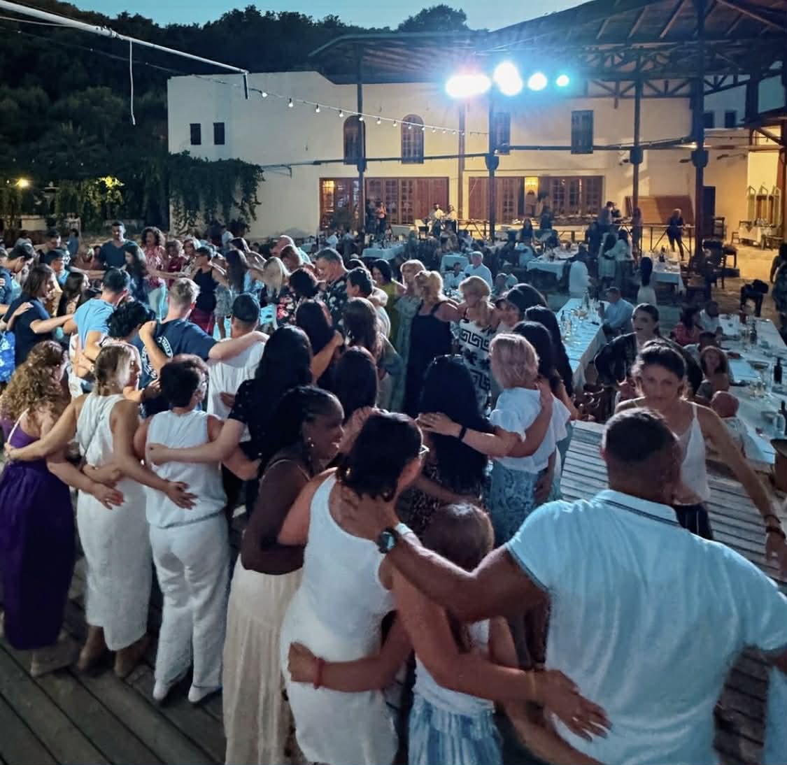 Folklore Show with live music