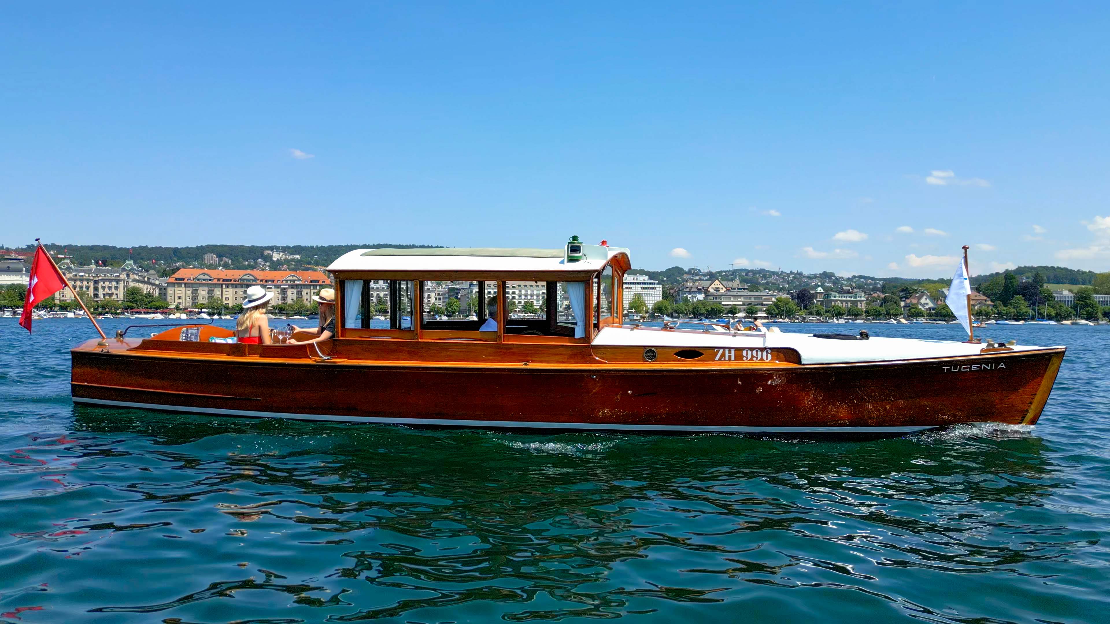 Historisches Salonboot TUGENIA