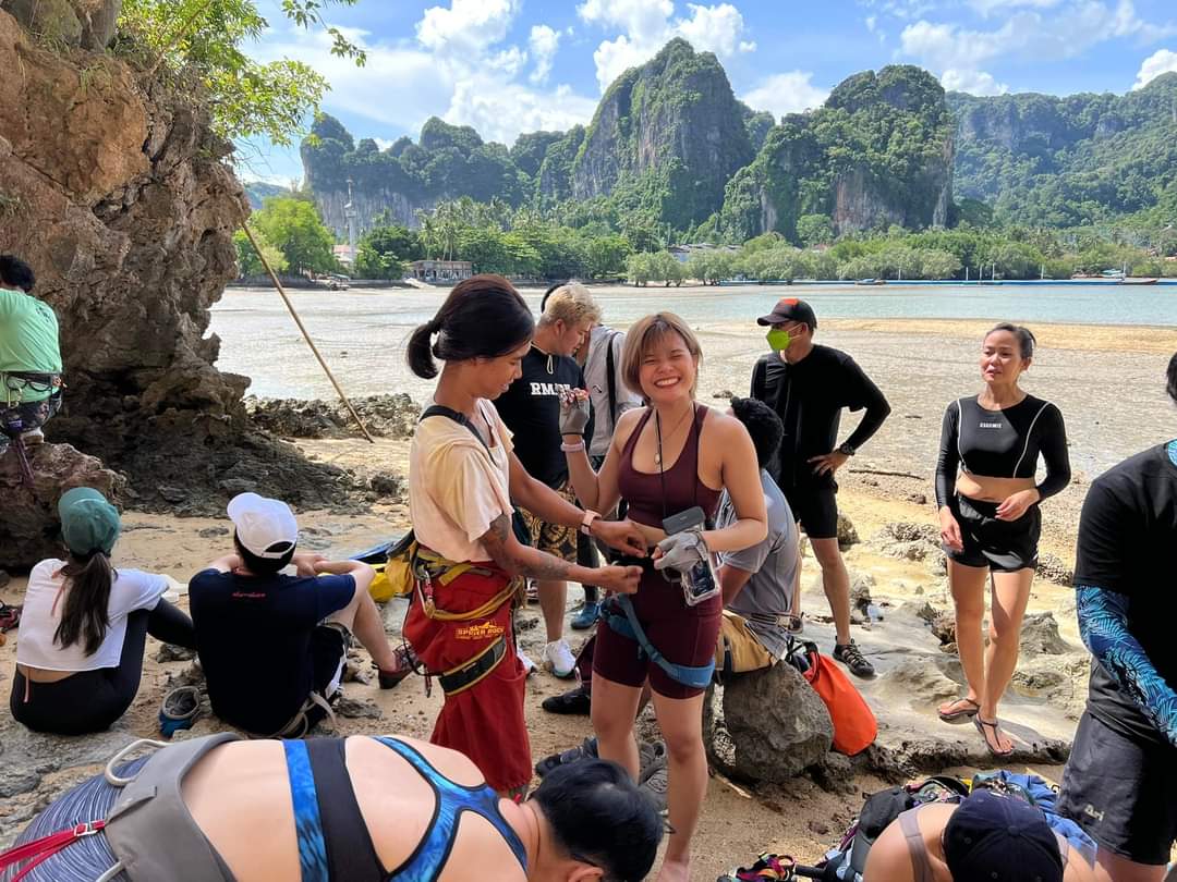 Hot rock climbing school