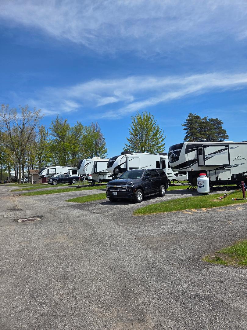 AA Royal Motel & Campground