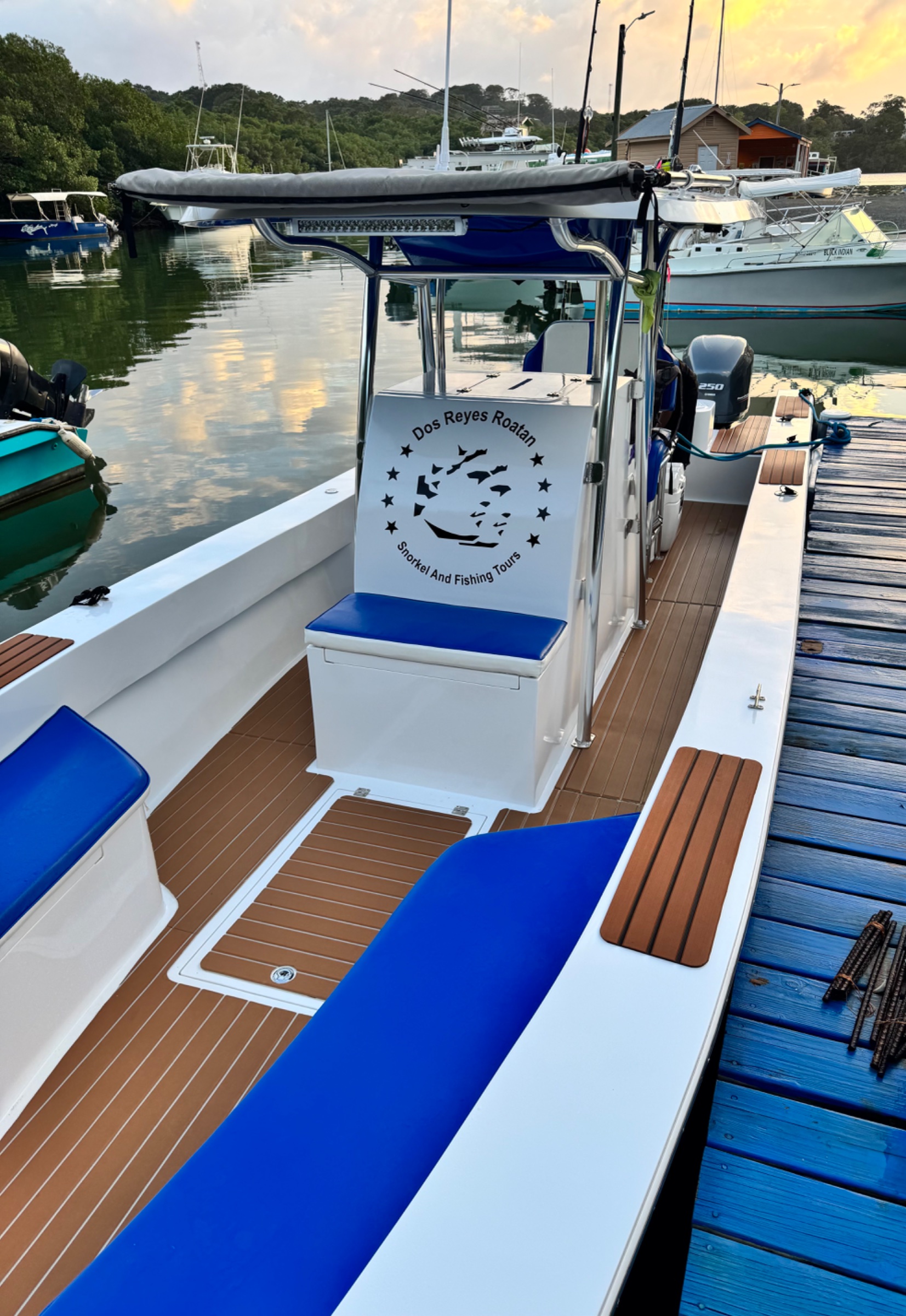 Dos Reyes Roatán Charter