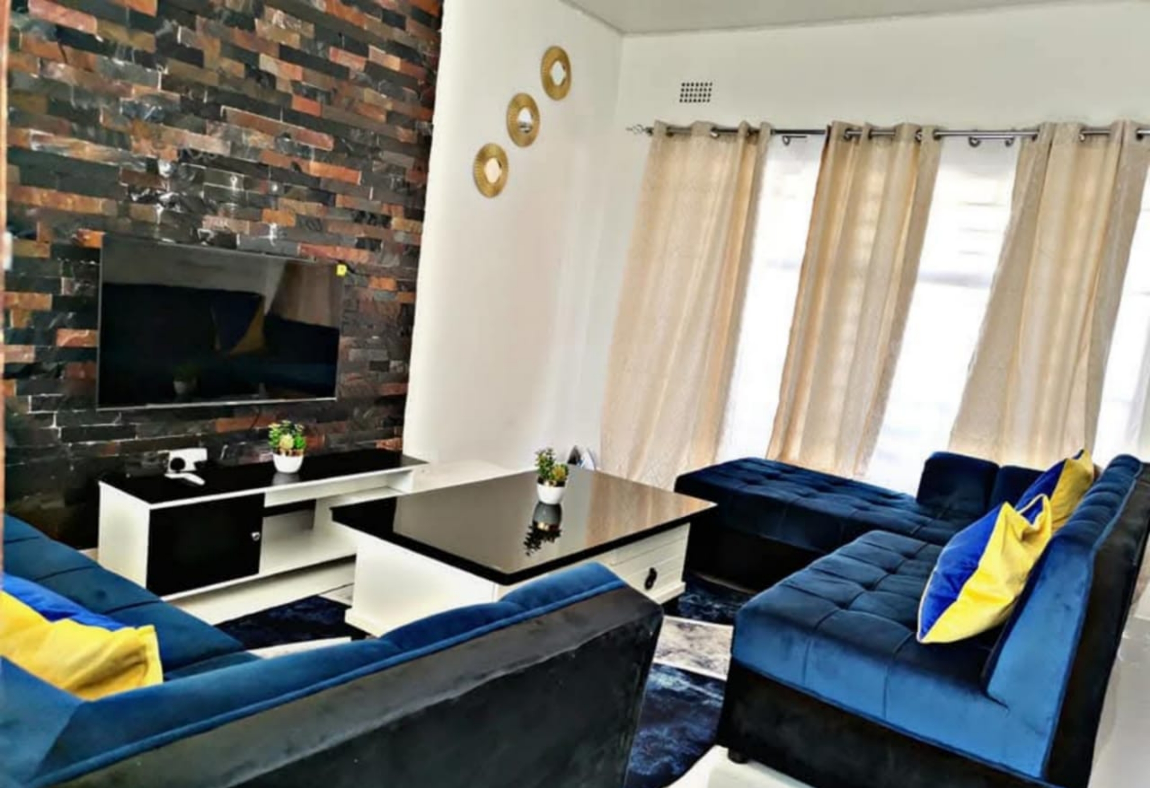 Wamz Apartments And Tours