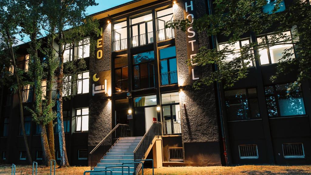 Neohostel