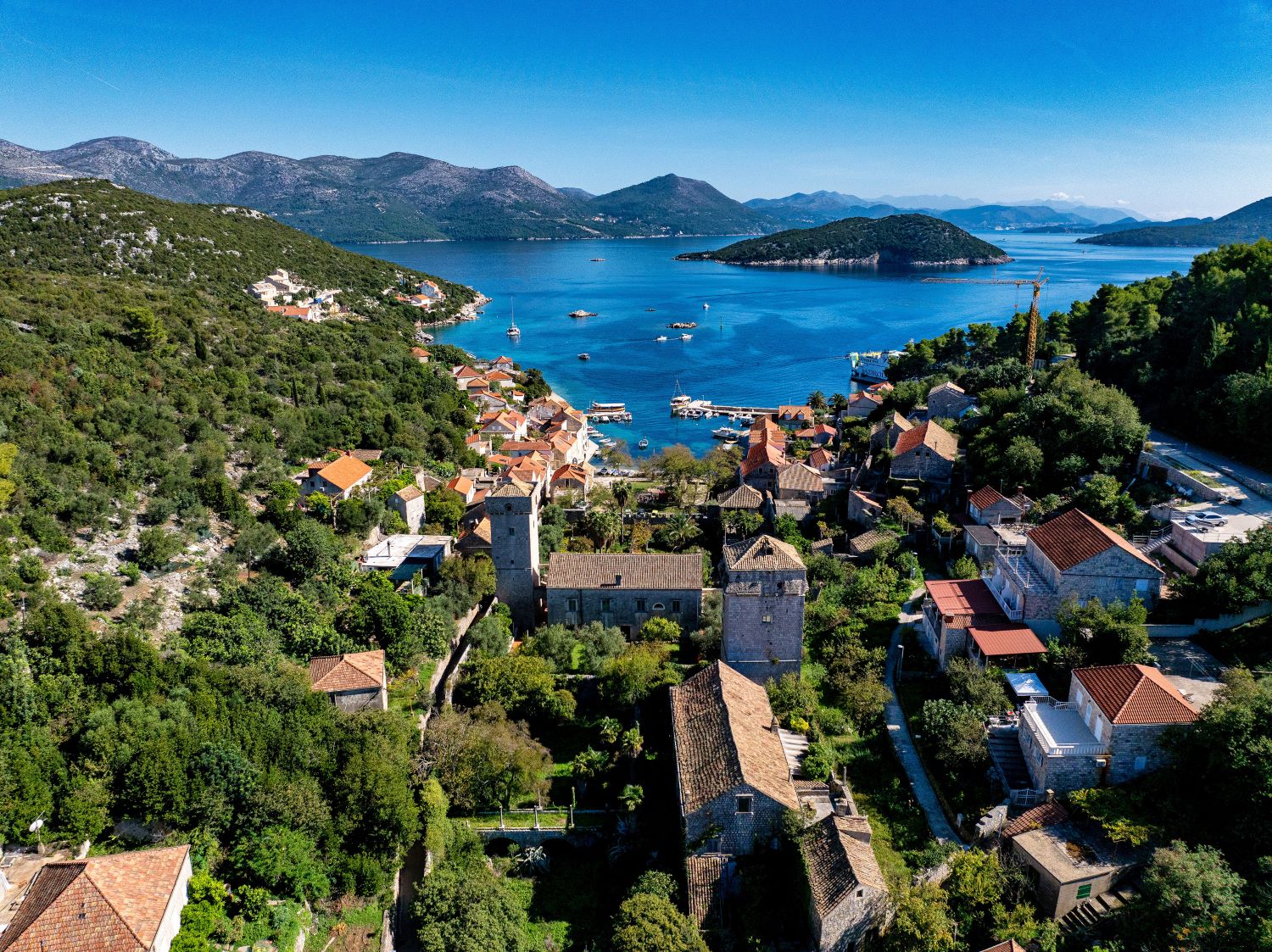 Half-day Hidden Gems by Boat