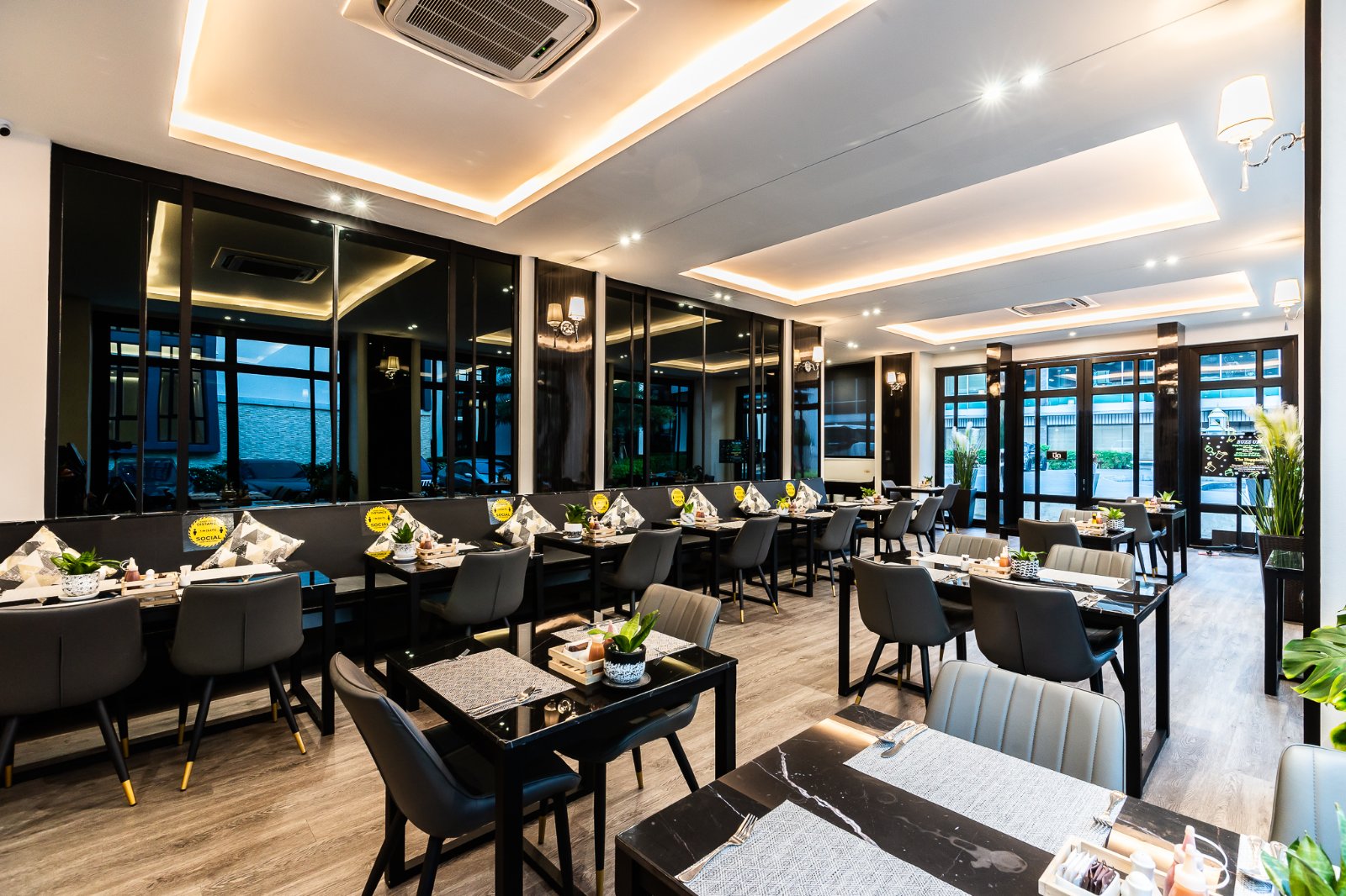 Breakfast Area (1)