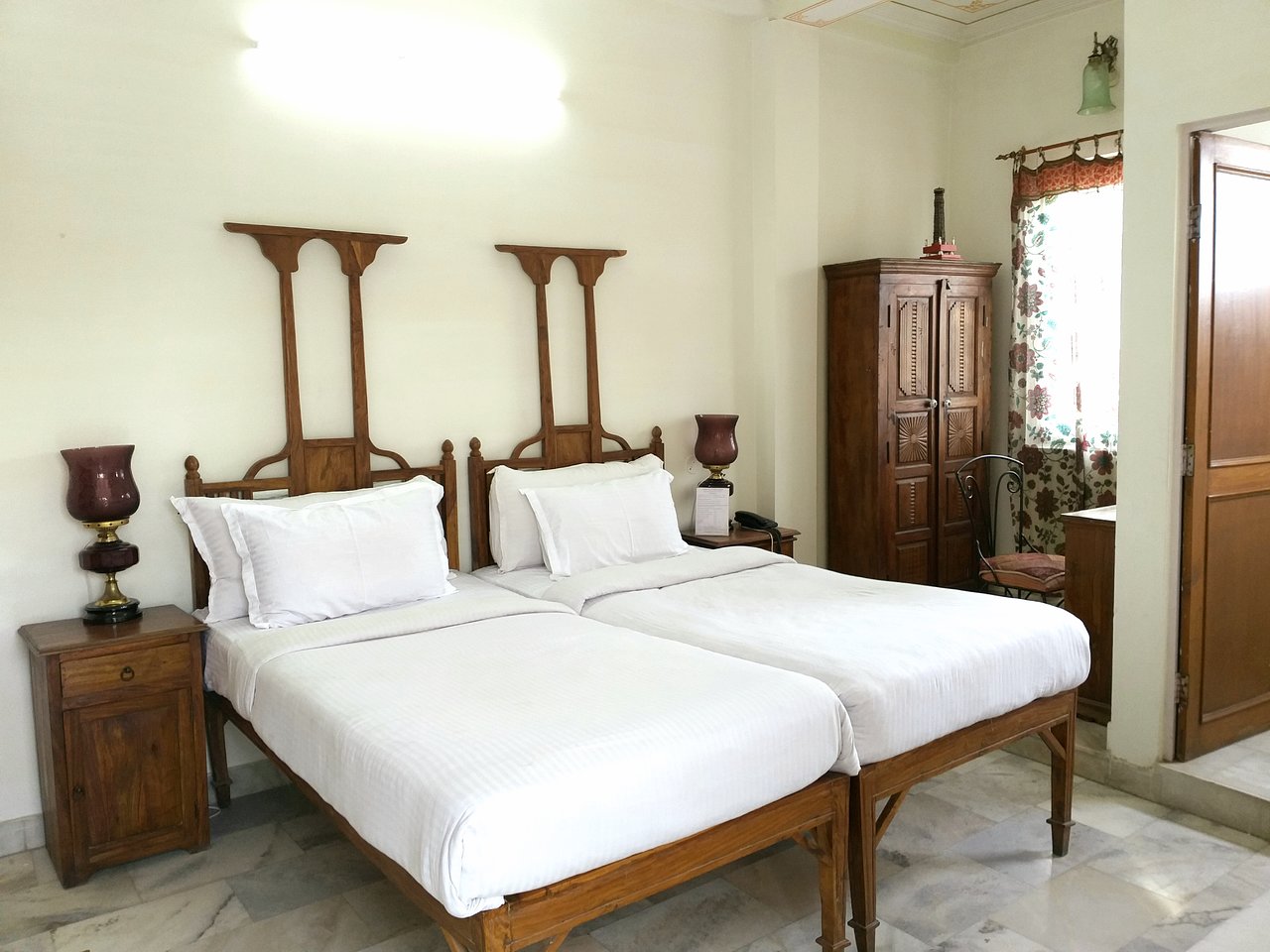 Cozy Triple bed Room