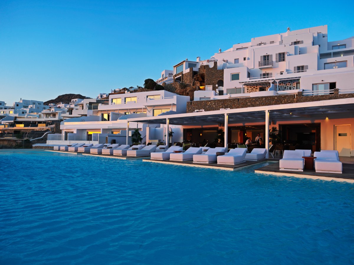 Kouros Hotel and Suites