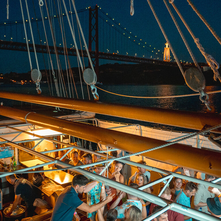 lisbon boat party