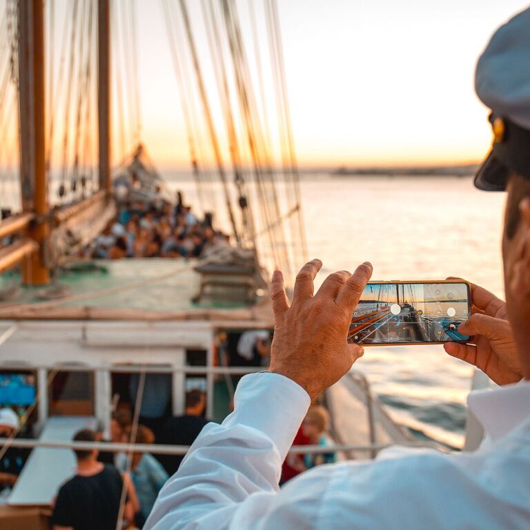 lisbon boat party