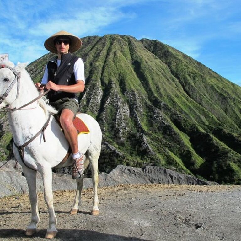 Travelife Tours