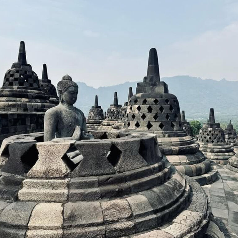 Tour Borobudur & Prambanan