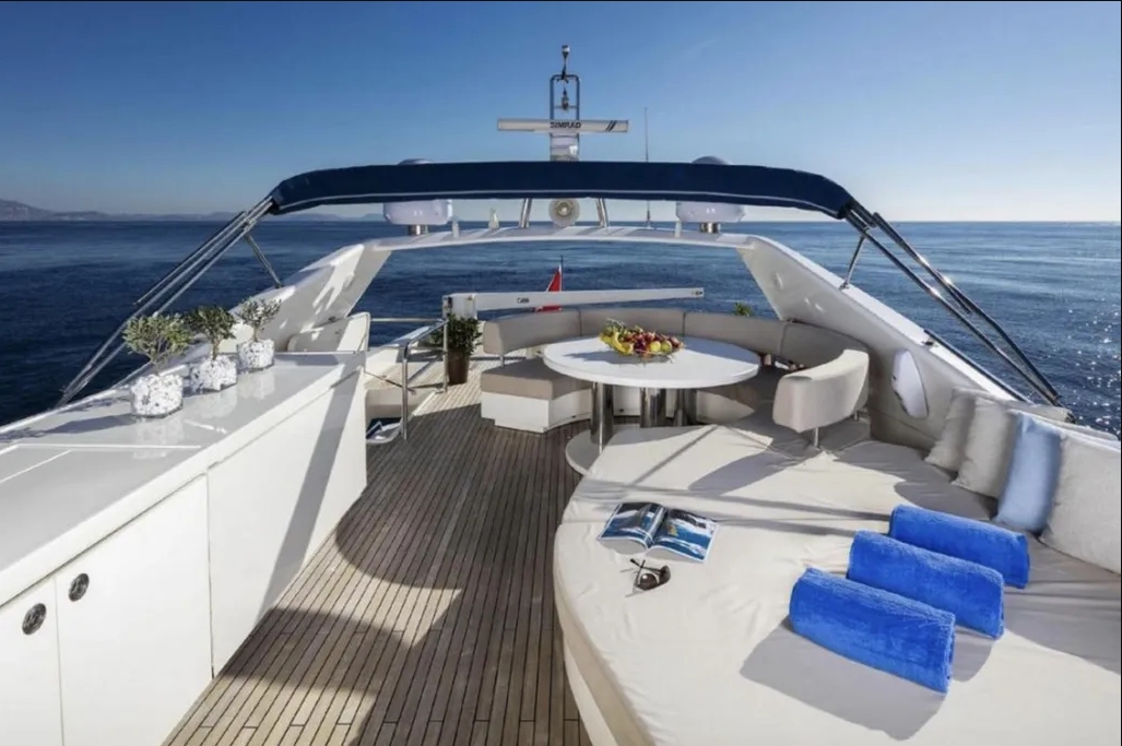 MOMENTUM LUXURY YACHTS