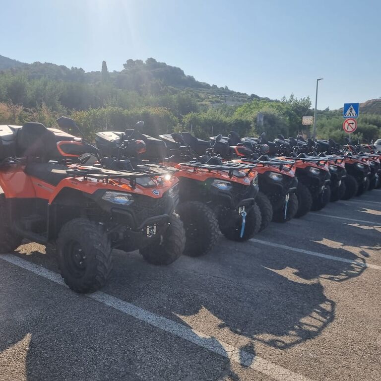 Mi & Ti, Rent a Hvar