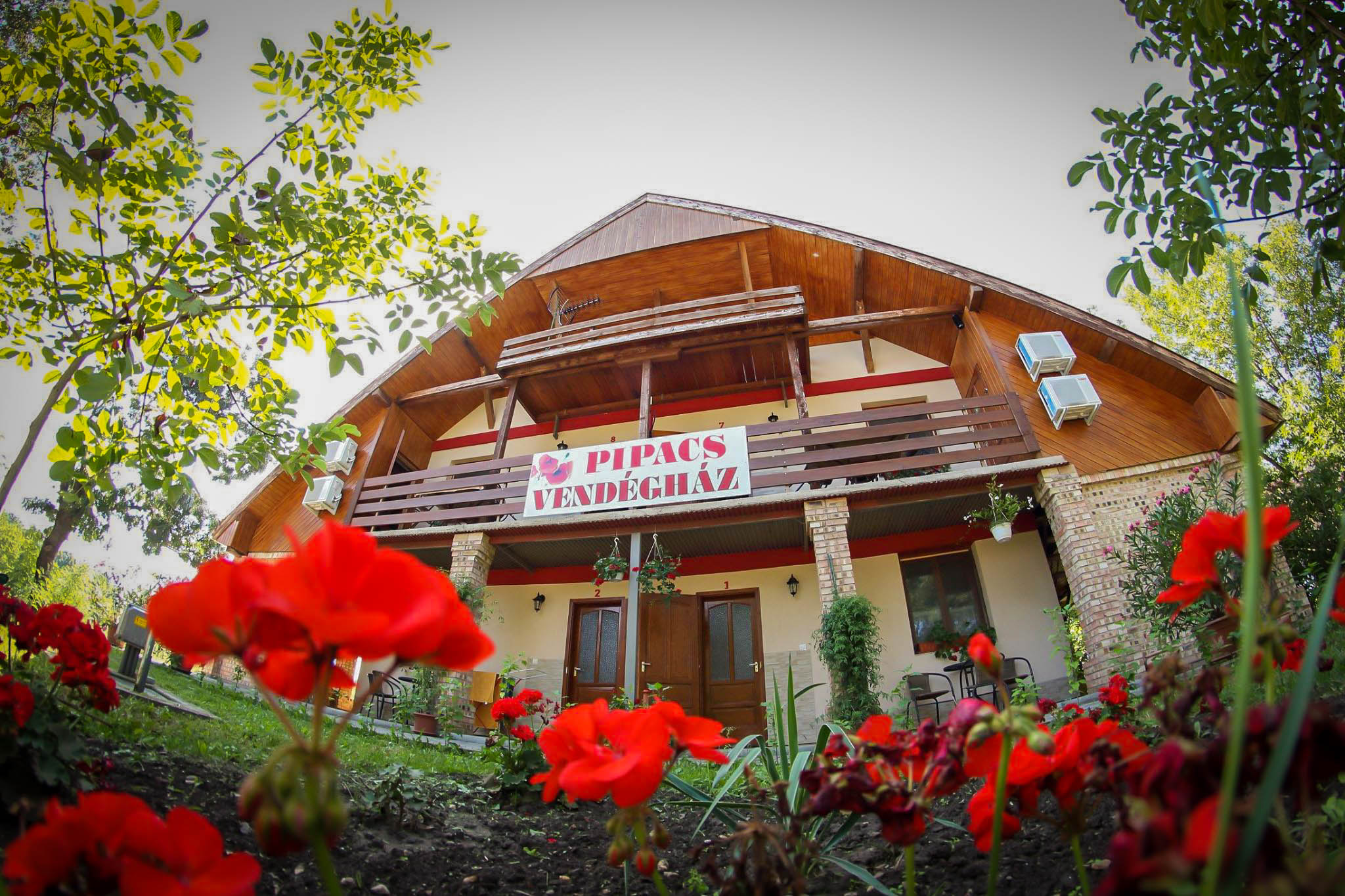 Pipacs Guesthouse – Lake Tisza