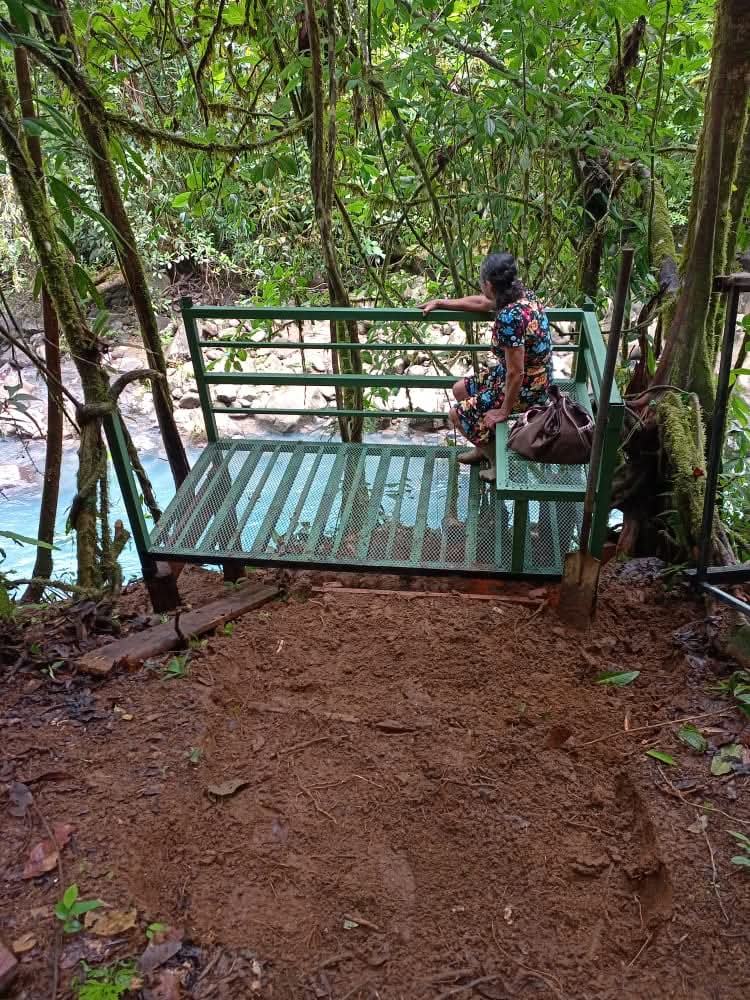 Río Celeste Swimming Hole Path