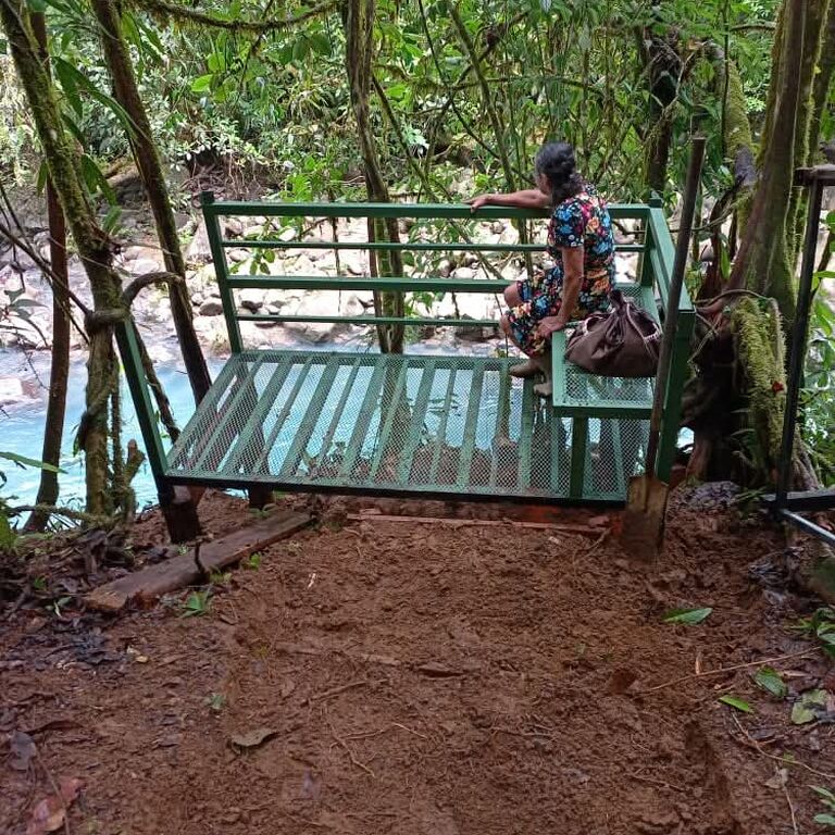 Río Celeste Swimming Hole Path