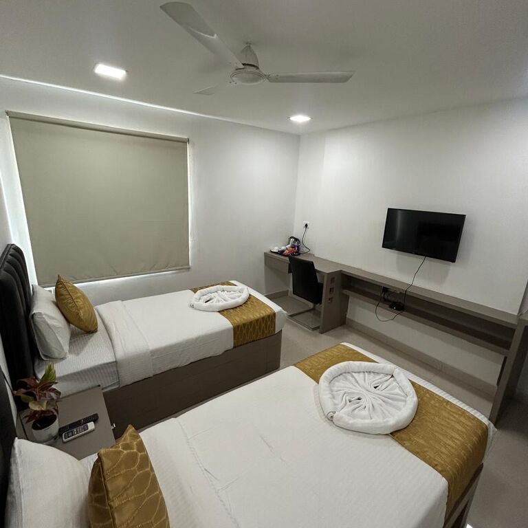 La Riviera Suites