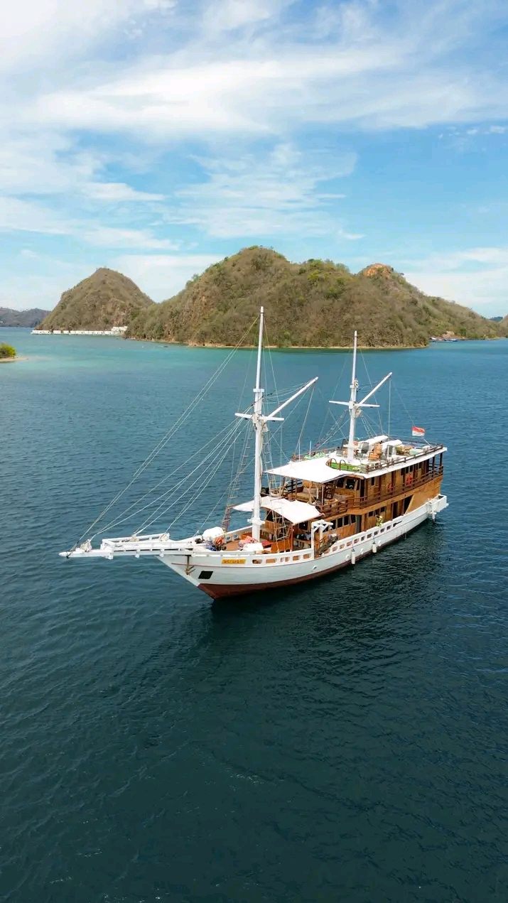 See komodo tour and travel
