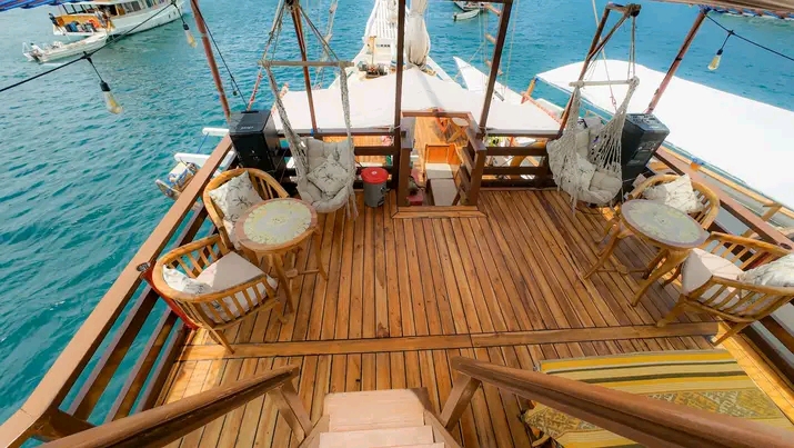 See komodo tour and travel