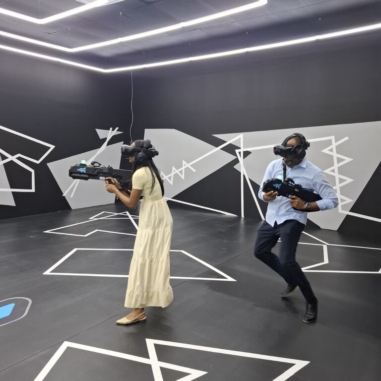 Zero Latency Punta Cana: Realidad Virtual, VR Escape Room & axe throwing