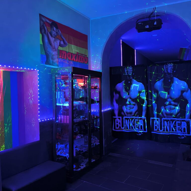 BUNKER MENS CLUB