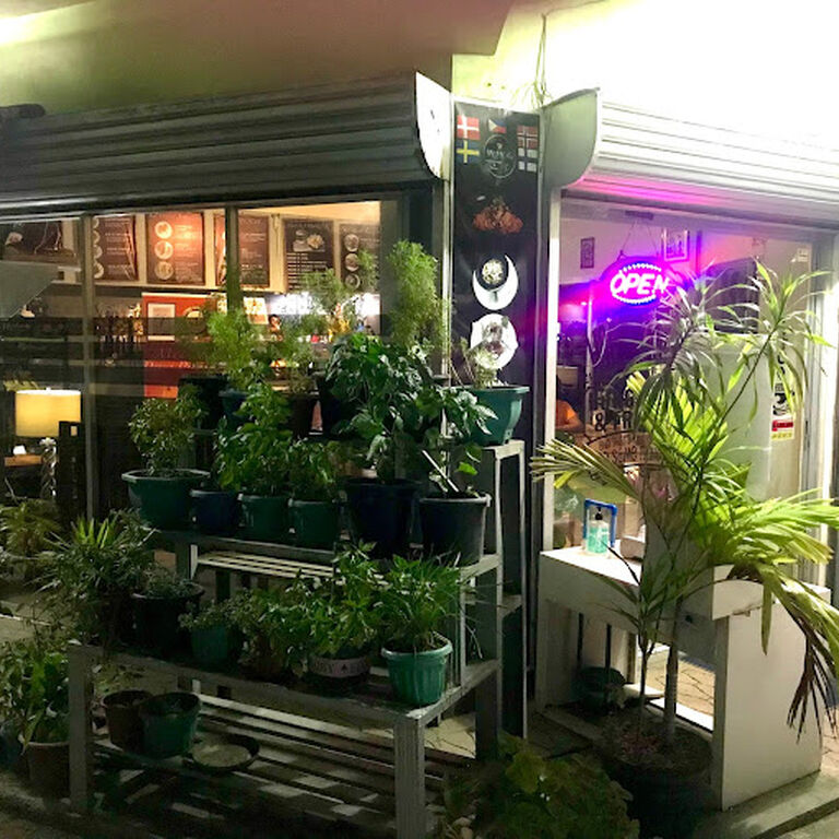 Munks Coffee Shop & Resto