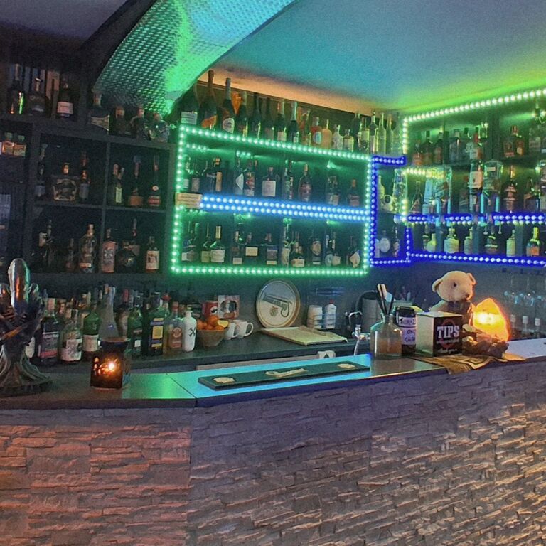 Kiki Ward Music Bar