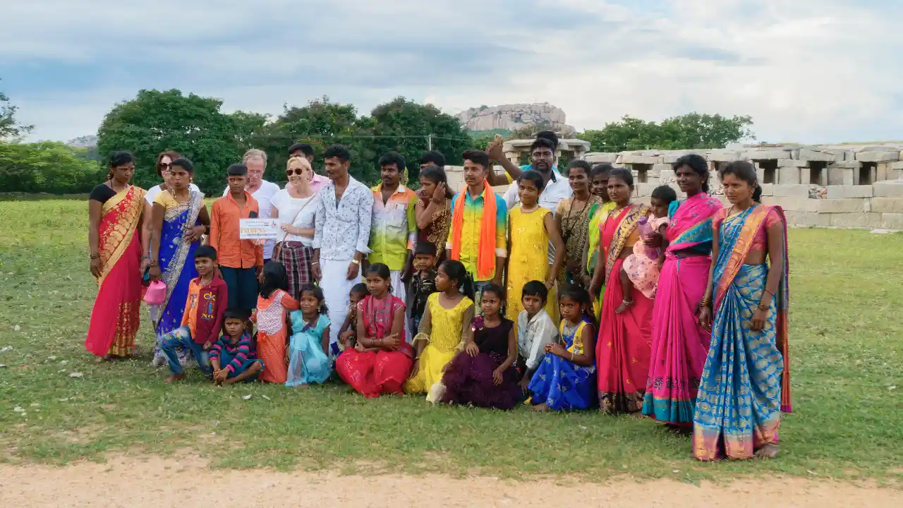 INDIEN REISELEITER Tours & Tra