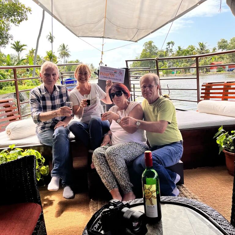 INDIEN REISELEITER Tours & Tra