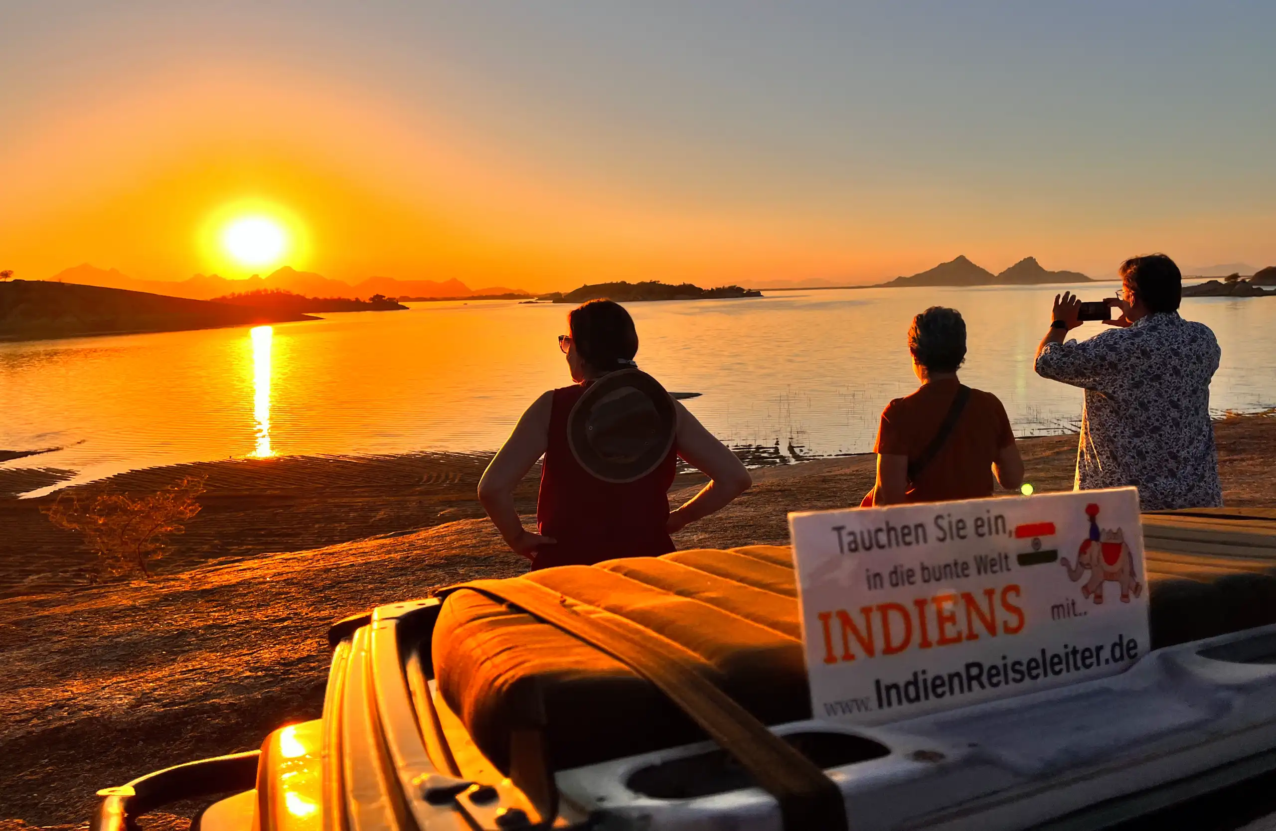 INDIEN REISELEITER Tours & Tra