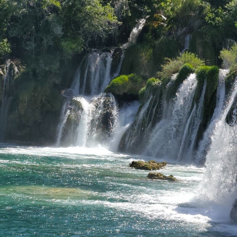 E travel tourist agency