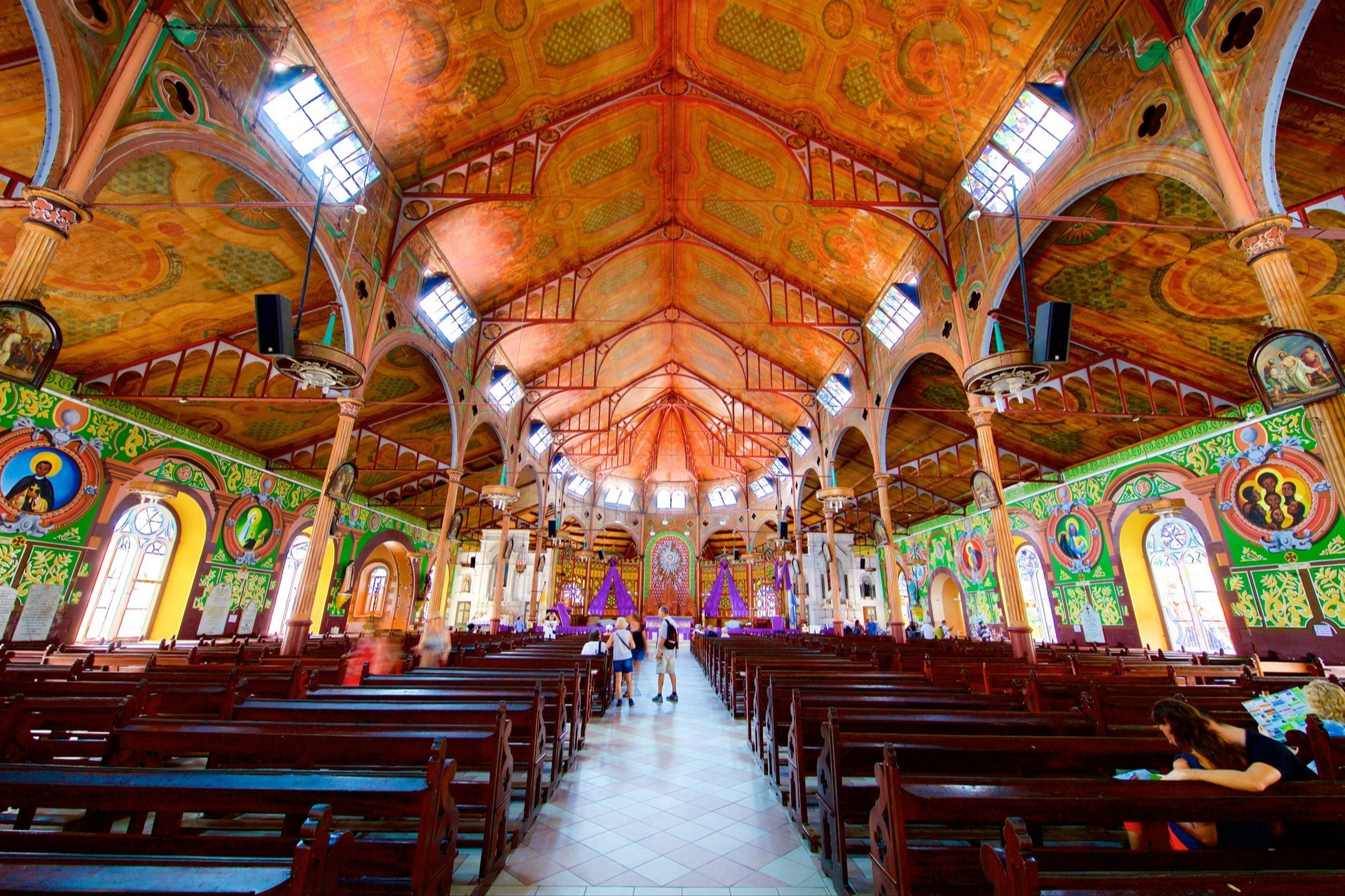 Mega's Transfers & Tours