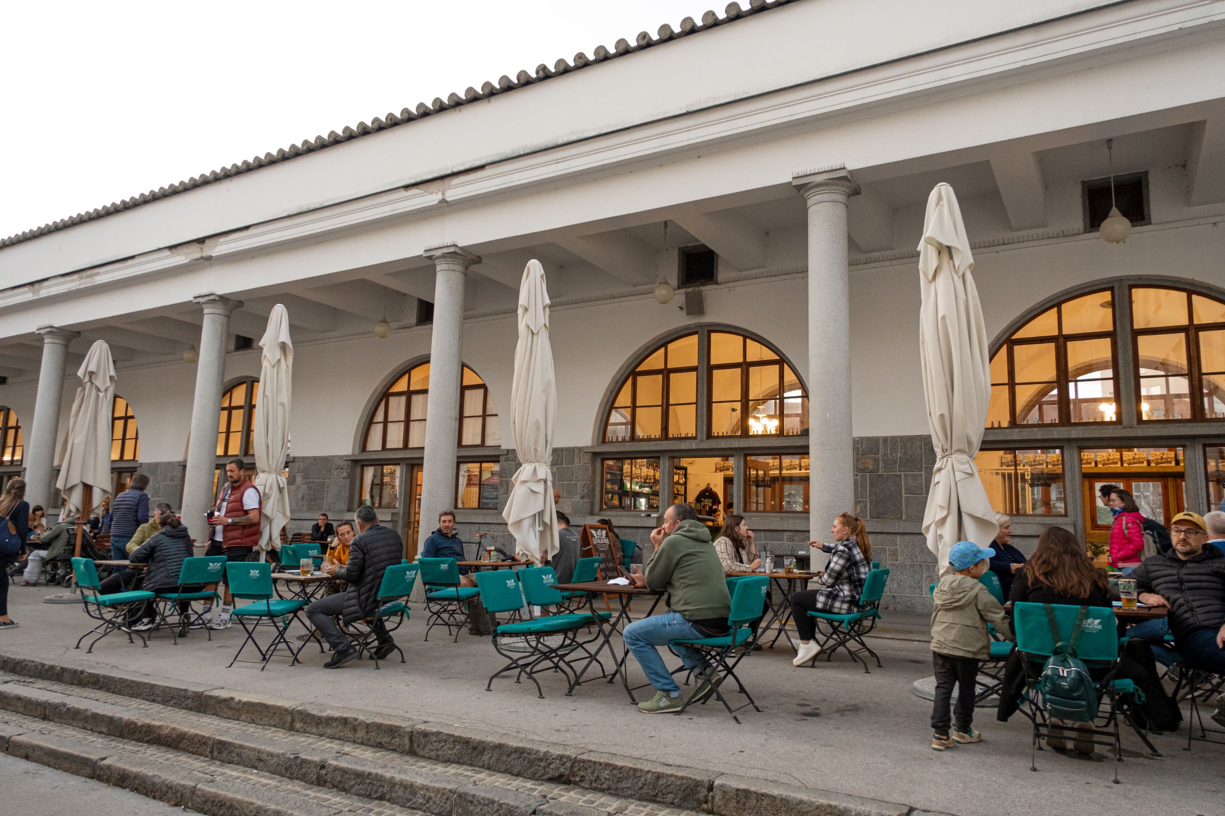 Pub LOO-BLAH-NAH Center