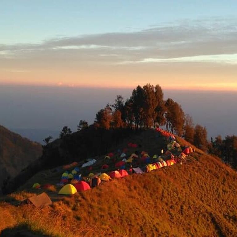 MOUNT RINJANI VOLACNO TREK