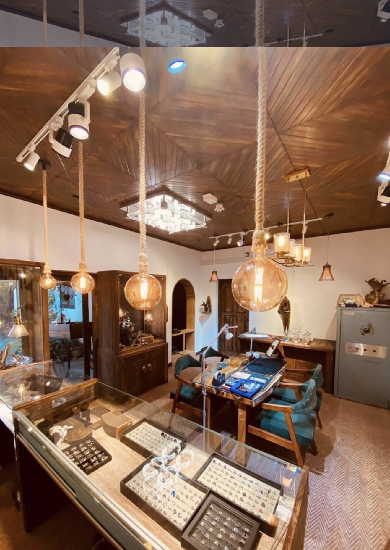 Baza Boutique - Hill-street