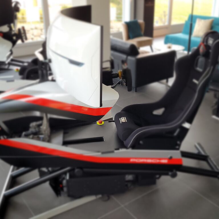 First Racing Lounge