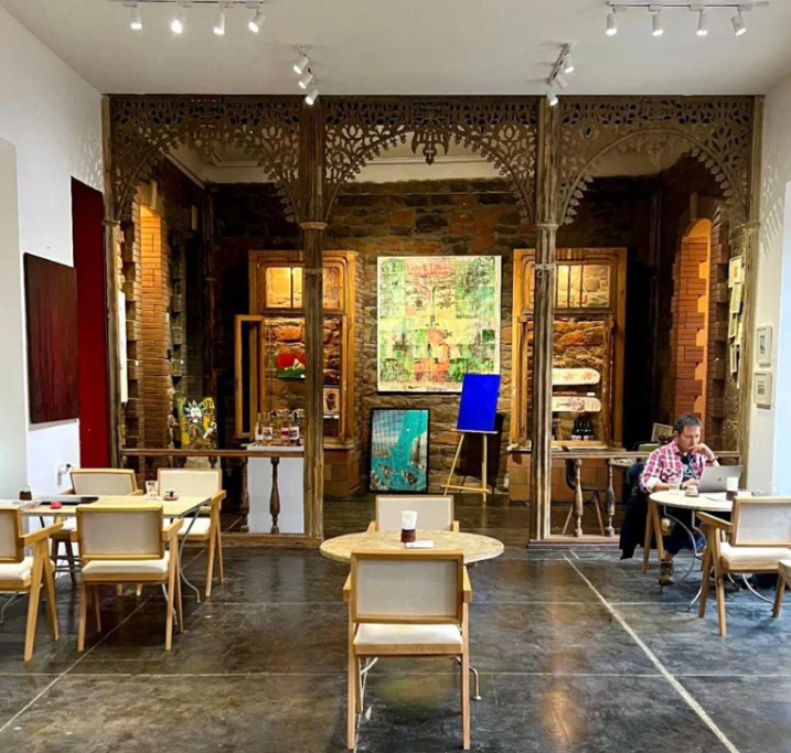 A1 Art Space / Cafe'