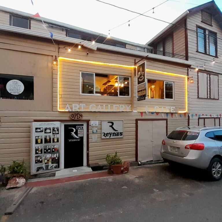 Reyna's Art Gallery and Cafe