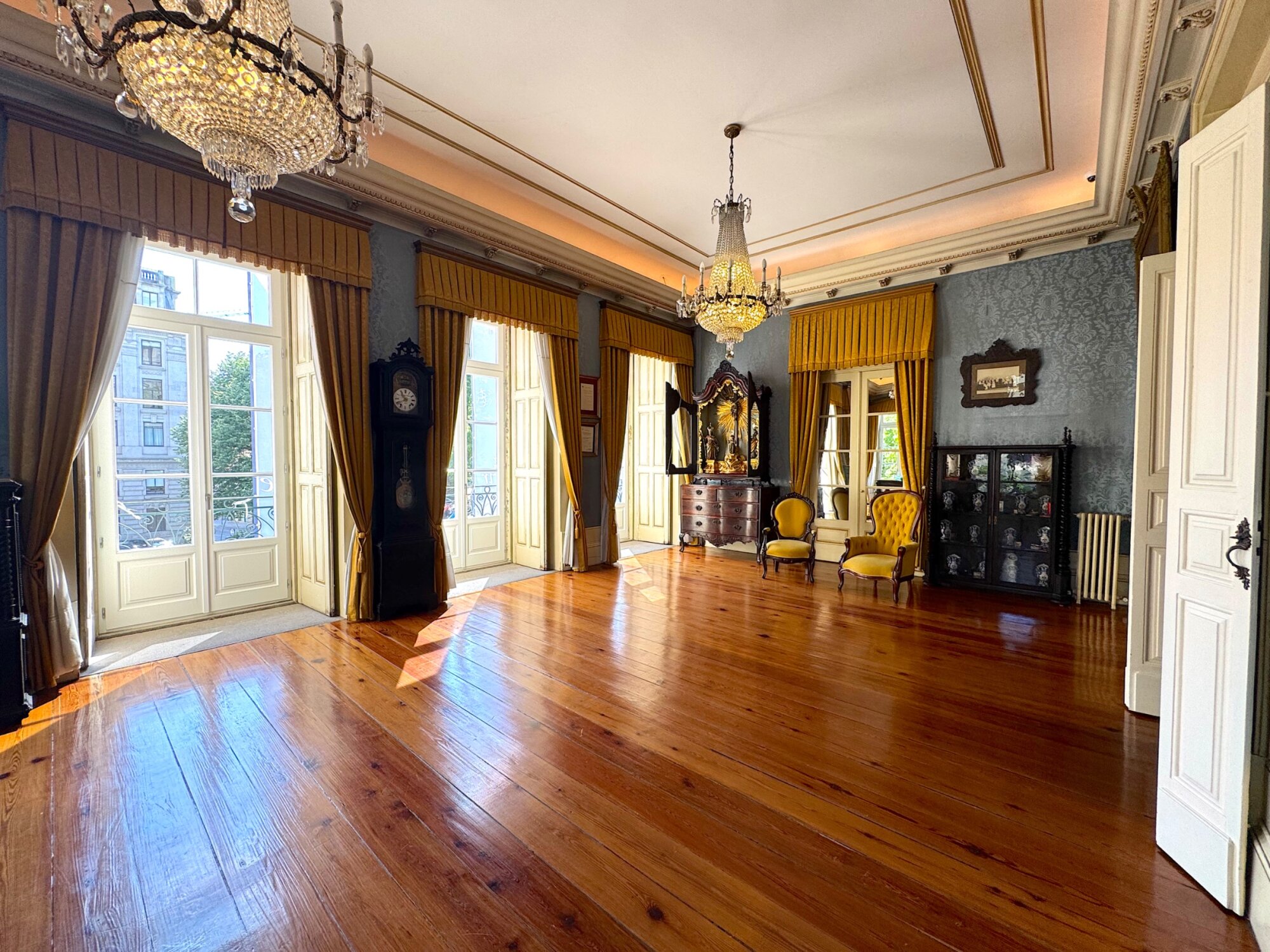 Traditional Fado + Port Wine