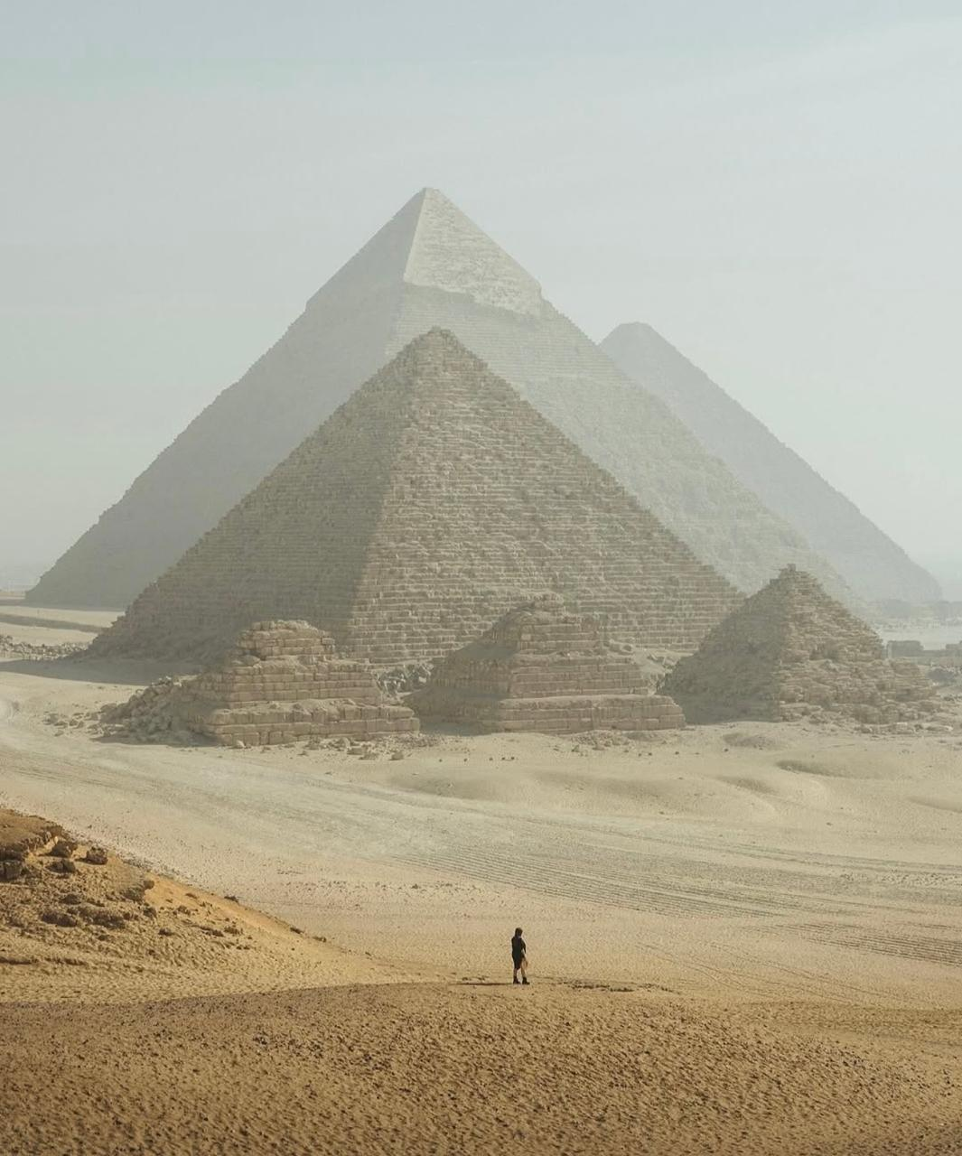 Pyramids of Giza, Sphinx, Saqq