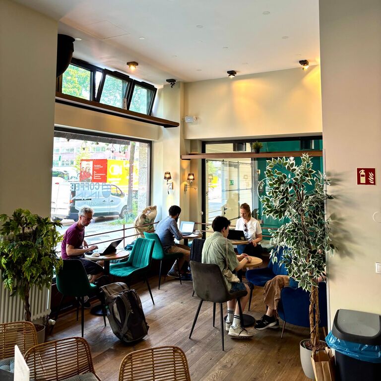 Coffee INN Hostel & Café