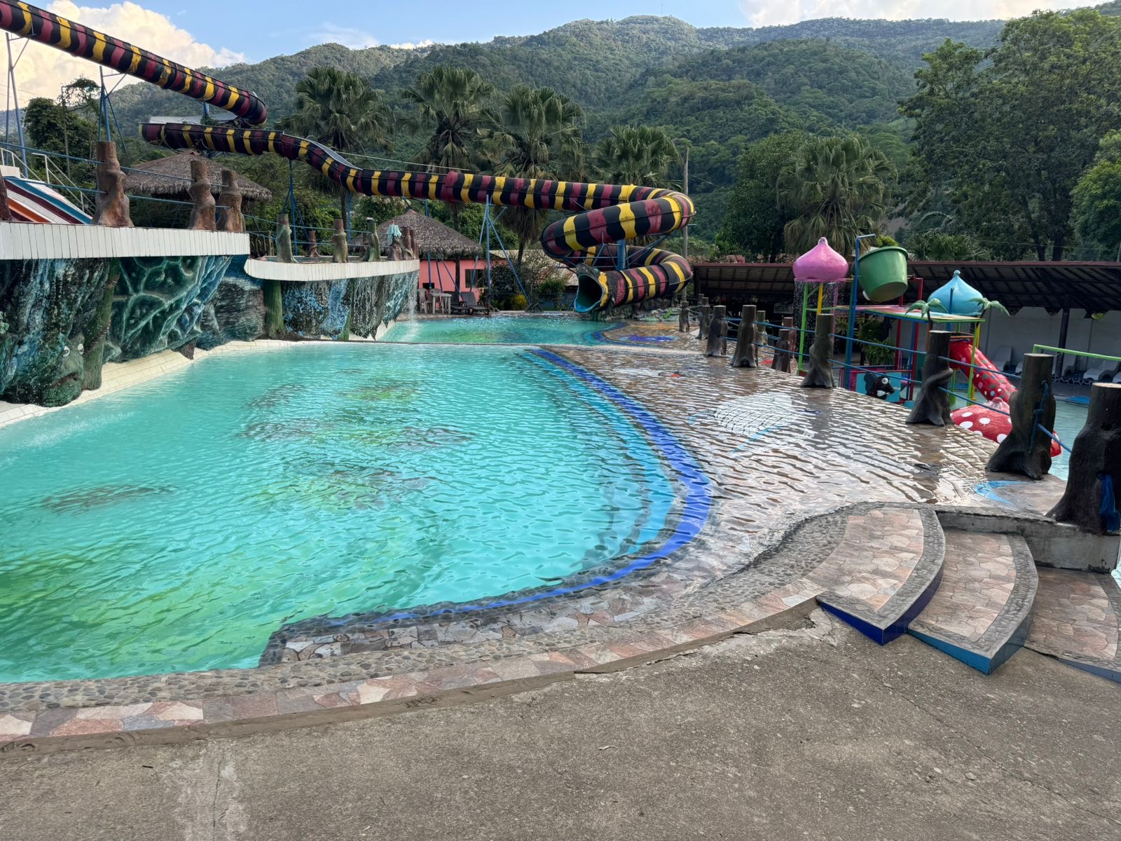 HOTEL CABAÑAS EMYMAR