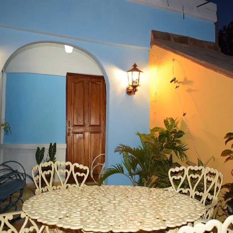 Yanara Fambyh Hostal
