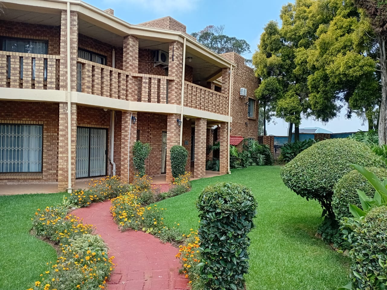 Lapeng Village Lodge