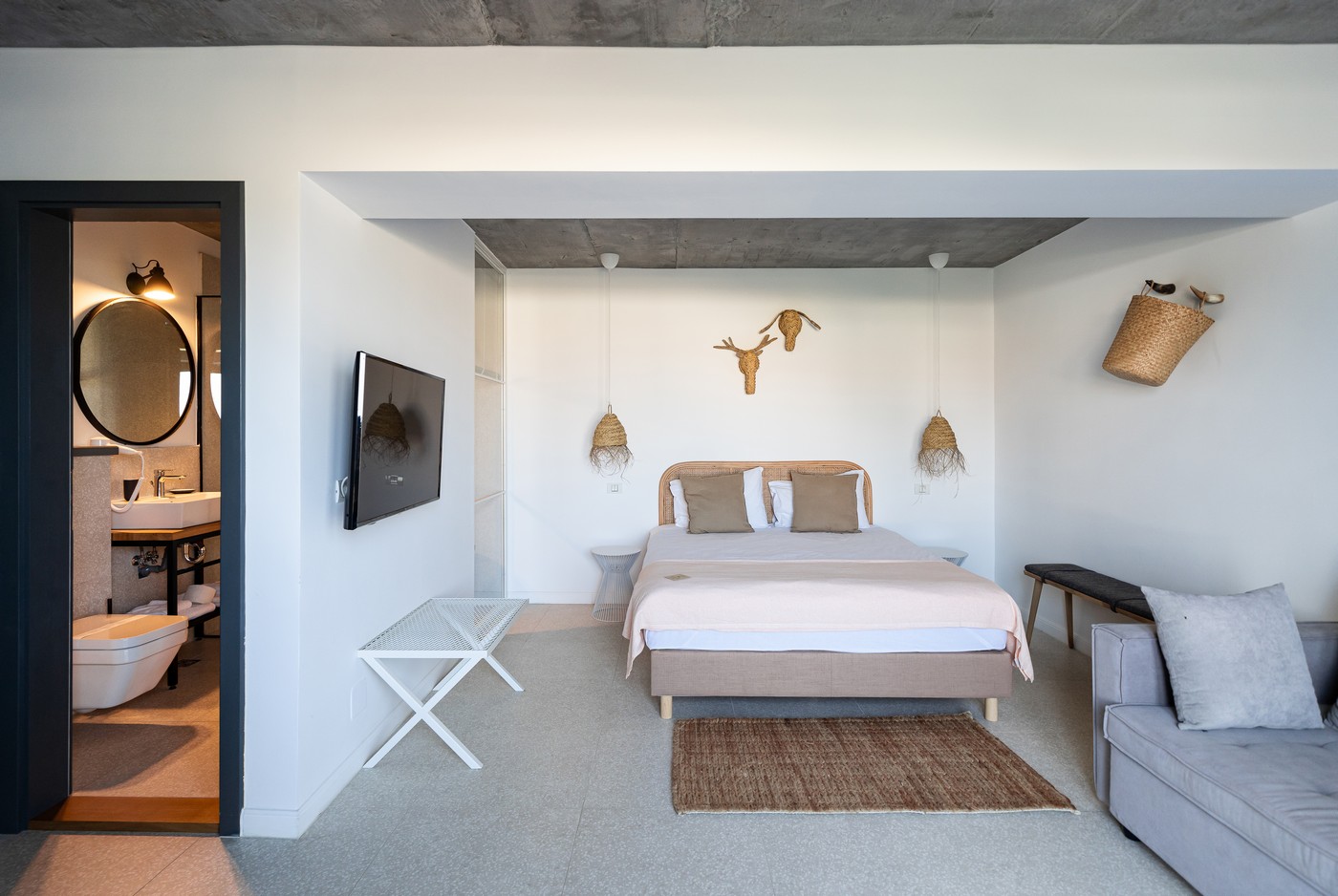 THE PINES VAMA VECHE